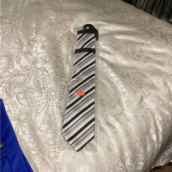 Elegant Striped Black and White Men's Tie - Picture 1 of 3